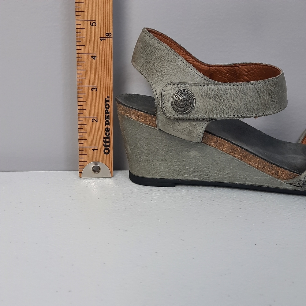 Taos Gray Leather Wedge Sandals size 41 - Picture 8 of 9